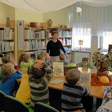 Dziwn�w: Promyki S�o�ca w bibliotece