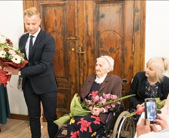 Sołectwo Gostyń świętuje jubileusz najstarszej mieszkanki - Pani Stefanii Wojciechowskiej