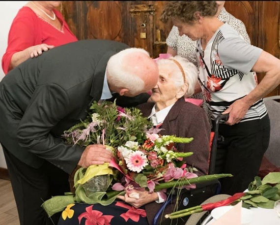 Sołectwo Gostyń świętuje jubileusz najstarszej mieszkanki - Pani Stefanii Wojciechowskiej