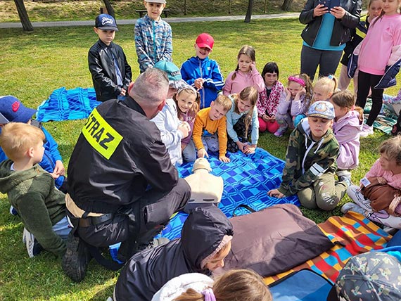 Odbyy si warsztaty edukacyjne z udziaem straakw i pierwszakw z Wolina