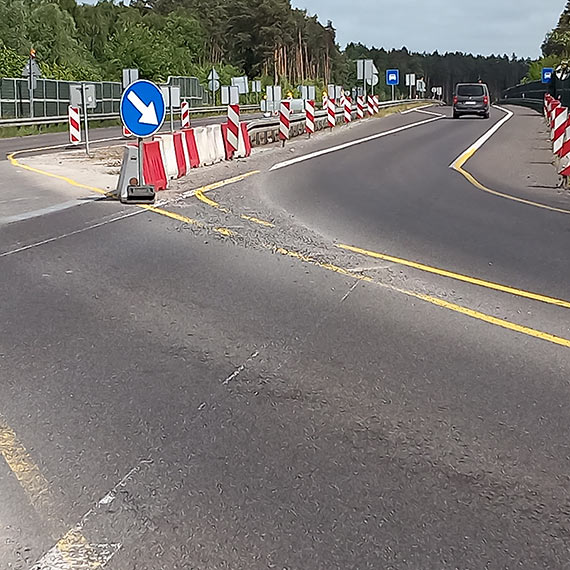 UWAGA: Kamienie z budowy drogi S3 uszkadzają samochody w okolicy Troszyna:Potrzebna pilna interwencja