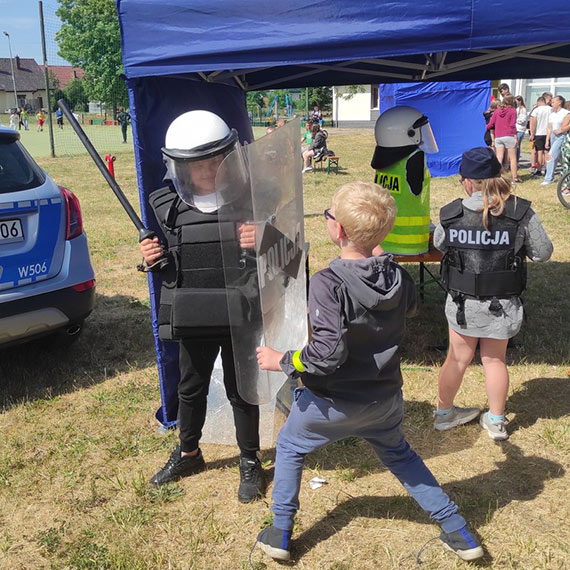 Bezpieczne wakacje - dzie profilaktyki z policjantami w Szkole Podstawowej w wierznie