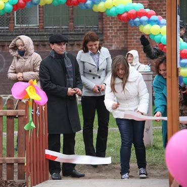 Kamień Pomorski: Plac zabaw w ramach „Radosnej Szkoły” otwarty
