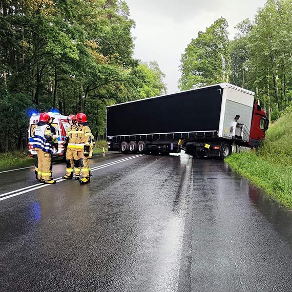 Wypadek między Międzyzdrojami a Dargobądzem na DK3 przed godziną 9:00 powoduje duże utrudnienia w ruchu drogowym