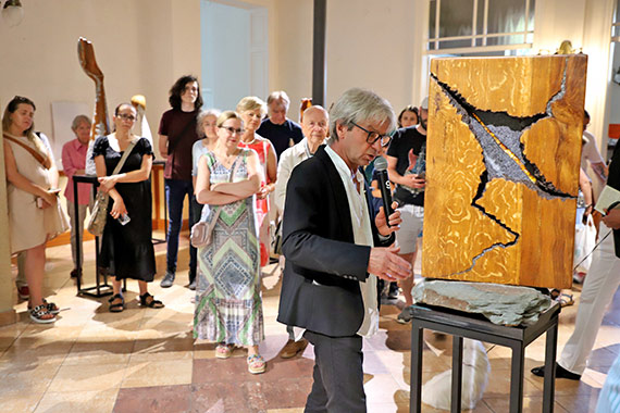 Wernisaż wystawy rzeĽb Kazika G±siora w Międzynarodowym Domu Kultury