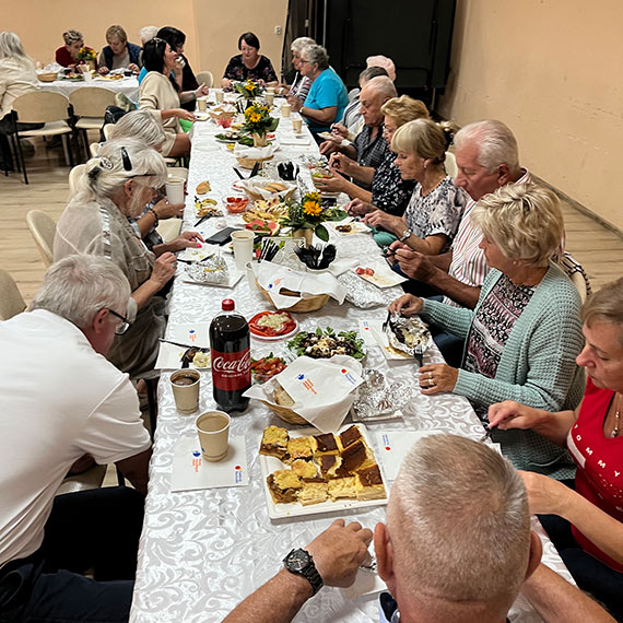 Danie Wspólnych Chwil: Spotkanie Seniorów z Fundacją Biedronka