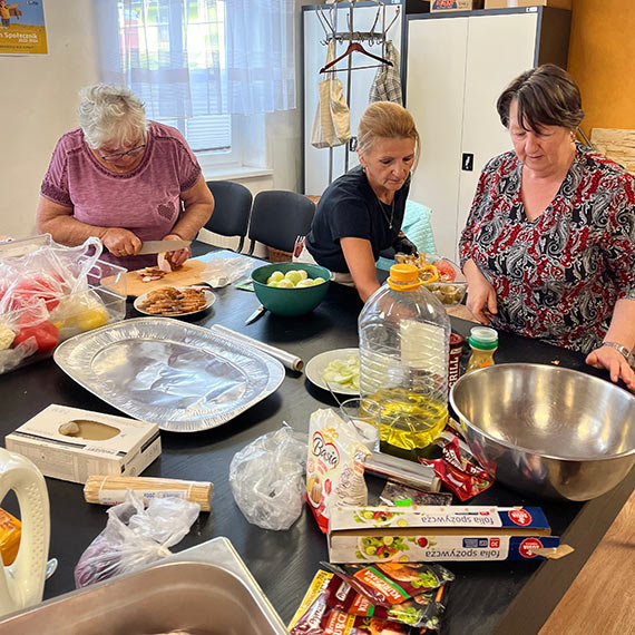 Danie Wspólnych Chwil: Spotkanie Seniorów z Fundacją Biedronka