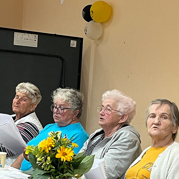 Danie Wspólnych Chwil: Spotkanie Seniorów z Fundacją Biedronka