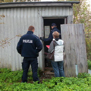 Kamień Pomorski: Policja przeczesała pustostany w poszukiwaniu bezdomnych