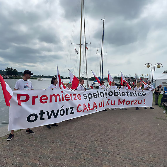 Piknik w Wolinie. Mieszkańcy Świnoujścia przypomnieli wojewodzie o obietnicy Kaczyńskiego