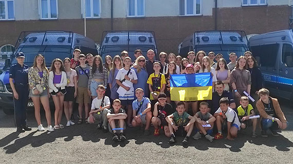 Wizyta dzieci ukraińskich policjantów w komisariacie w Międzyzdrojach