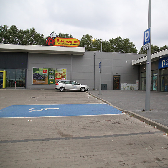 Brudno przy centrum handlowym w Midzyzdrojach