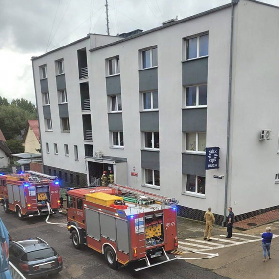 Alarm pożarowy w kamieńskiej komendzie