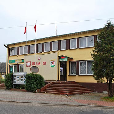 �wierzno: Dyrektor wylecia� z pracy bo nadu�y� stanowiska?