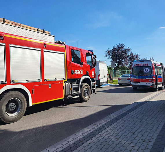 Kobieta uderzyła w zaparkowany pojazd w zatoczce w Wolinie