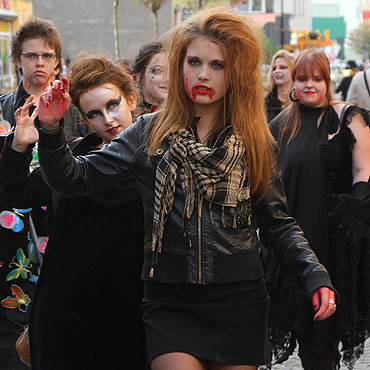 Zombie wysz�y na ulice miasta