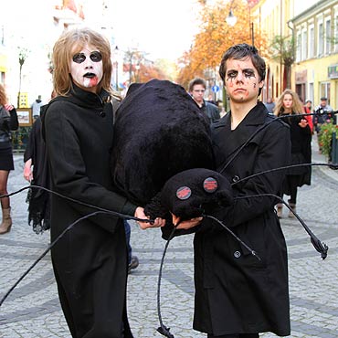 Zombie wysz�y na ulice miasta