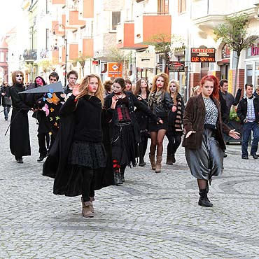 Zombie wysz�y na ulice miasta