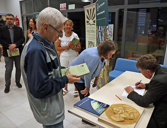 „Ocali od zapomnienia” – spotkanie z Andrzejem Szelkiem w midzyzdrojskiej bibliotece