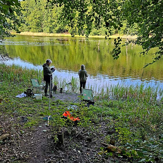 Zawody wędkarskie na Zatorku – sportowo i rodzinno przy Jeziorem Zatorek