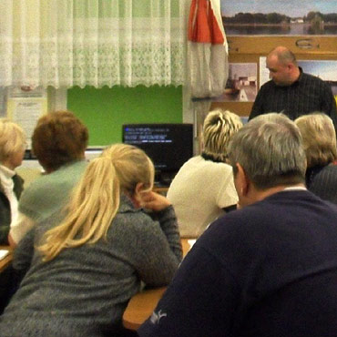 Dziwn�w: Seniorzy chc� odkrywa� Internet
