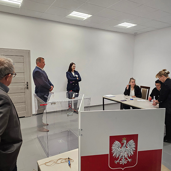 Wybory 2023: Nowy lokal wyborczy przyciąga mieszkańców Lubina