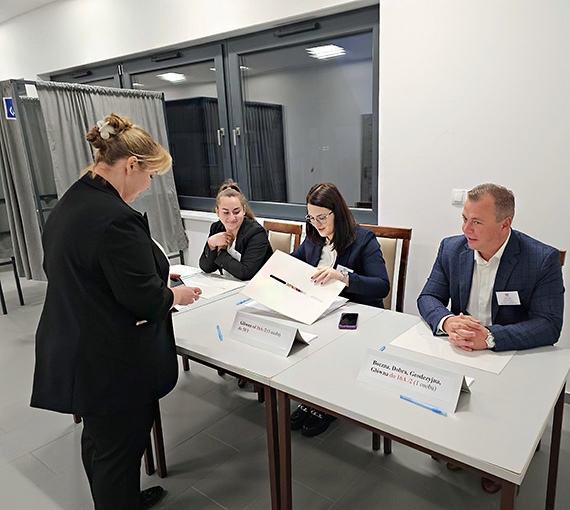 Wybory 2023: Nowy lokal wyborczy przyciąga mieszkańców Lubina