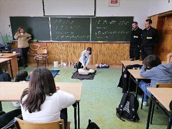 Strażacy szkolili uczniów