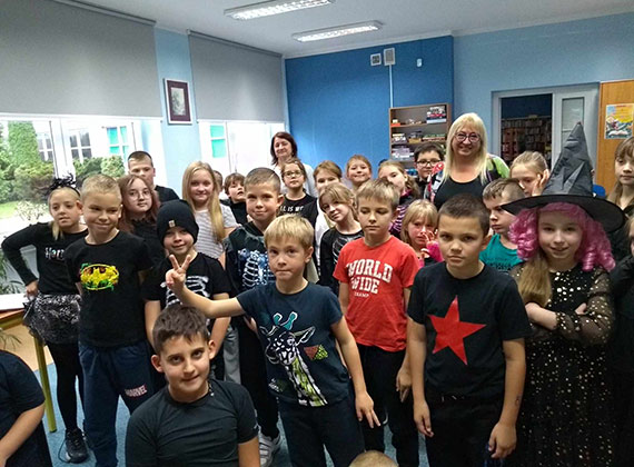 Agnieszka Frączek w kamieńskiej Bibliotece