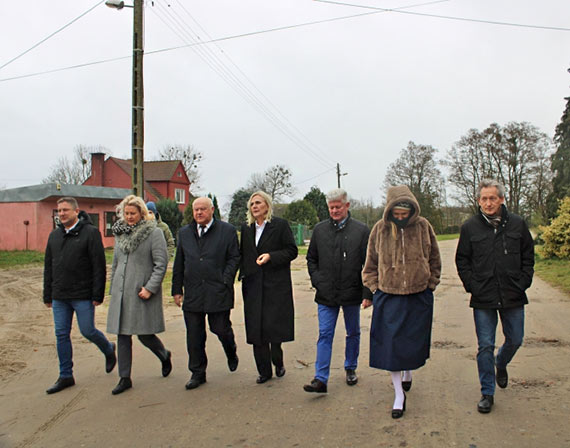 Podpisano umowę z wykonawcą na remont drogi powiatowej nr 1011Z w miejscowości Skoszewo