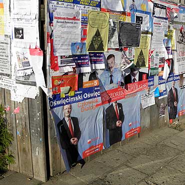 Kamie� Pomorski: Plakaty wyborcze nie znikn�y z ulic
