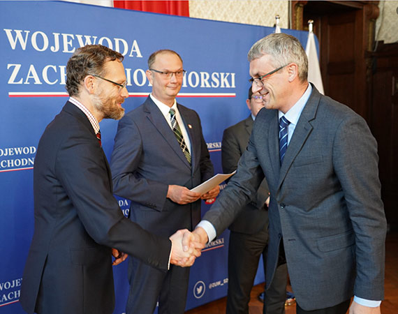 Podpisanie umowy na przebudow ulicy Dworcowej w Golczewie