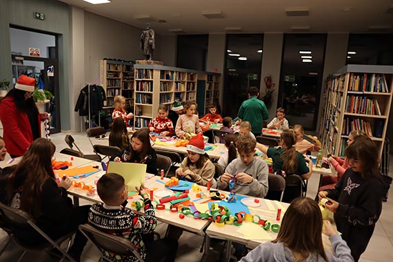 Warsztaty plastyczne „Fabryka ozdób świątecznych” 15.12.2023 r.