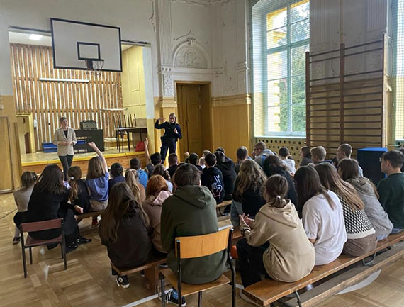 „Bezpieczne Ferie” z kamieńskimi policjantami