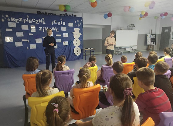 „Bezpieczne Ferie” z kamieńskimi policjantami