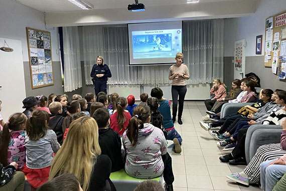 „Bezpieczne Ferie” z kamieńskimi policjantami