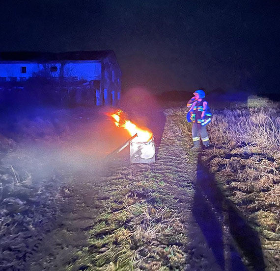 OSP Wolin ponownie zmaga się z pożarem w Mokrzycy Małej