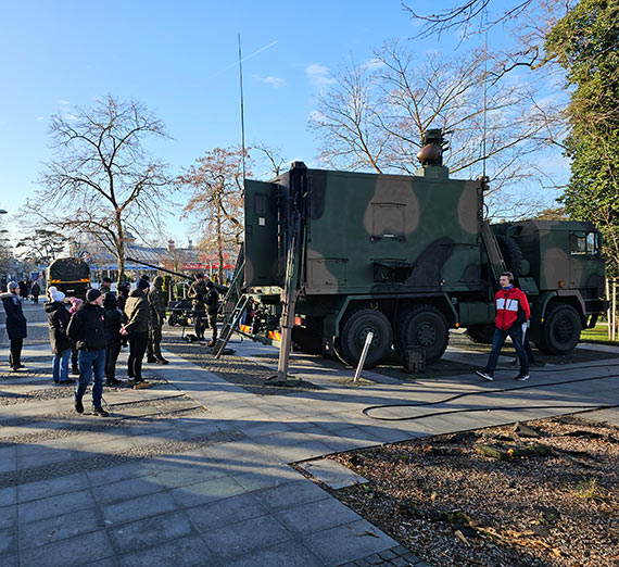 Pokaz militarny na Wielkiej Orkiestrze witecznej Pomocy w Midzyzdrojach