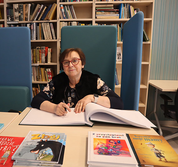 „Chcę łapać waszą uwagę poczuciem humoru” – czyli spotkanie z Renatą Piątkowską i Elżbietą Malwiną Kożurno