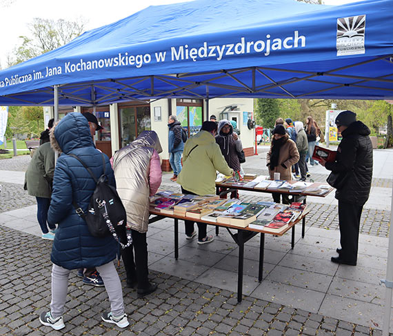 Kiermasz Książek „Pociąg do książki-książka do pociągu”