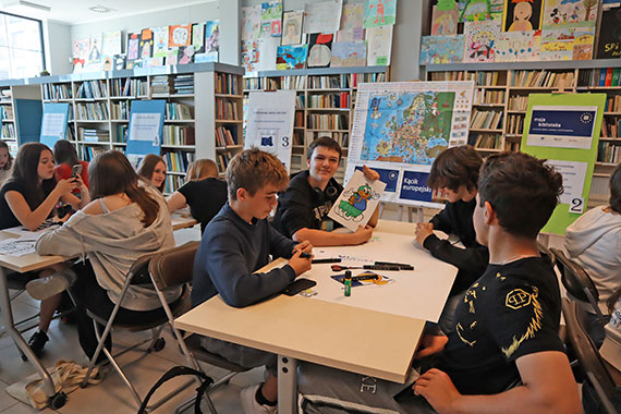Unia Europejska i my – lekcja biblioteczna w ramach projektu „Moja biblioteka – przestrzeń wiedzy i rozmowy o Unii Europejskiej”