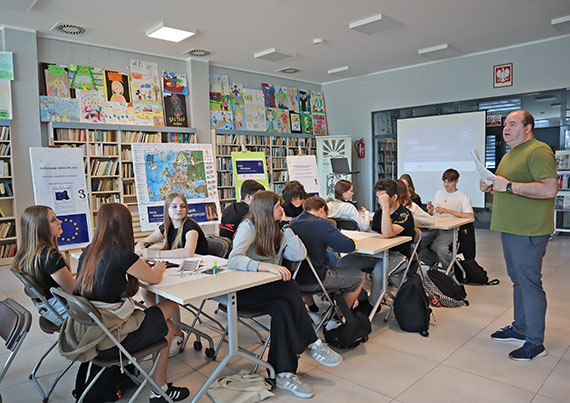 Unia Europejska i my – lekcja biblioteczna w ramach projektu „Moja biblioteka – przestrzeń wiedzy i rozmowy o Unii Europejskiej”