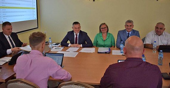 Burmistrz Maciej Zieliński otrzymał absolutorium i wotum zaufania