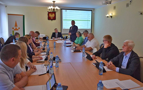 Burmistrz Maciej Zieliński otrzymał absolutorium i wotum zaufania