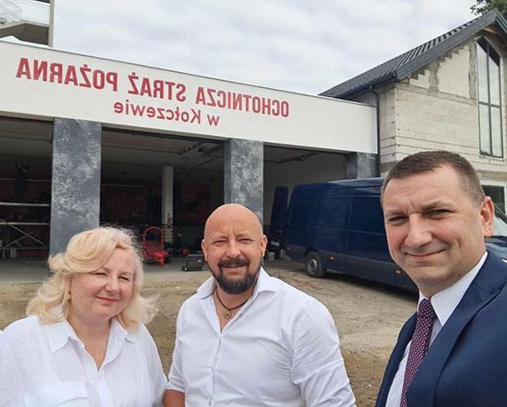 Wizyta przedstawicieli lokalnych wadz w remizie OSP Koczewo