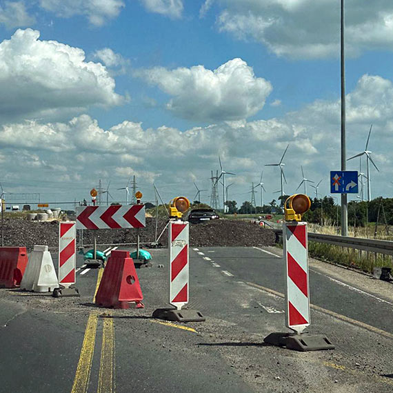 Lexus nad Skarpą: Tajemnicze zdarzenie przy budowie drogi S3 przed Wolinem