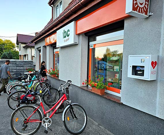 Defibrylator zakupiony i zamontowany w Ładzinie