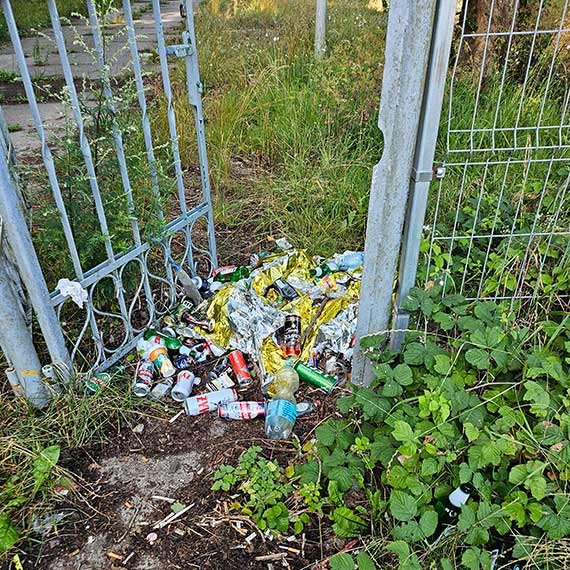 Mieszkanka: Mae wysypisko przy dworcu kolejowym. Pikna wizytwka Midzyzdrojw