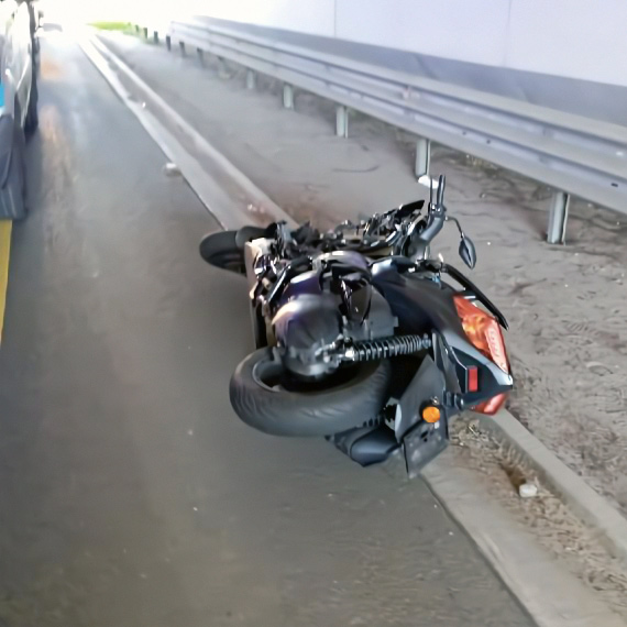 Wypadek na DK3: 50-letni motocyklista zderzył się z ciężarówką przed Międzyzdrojami