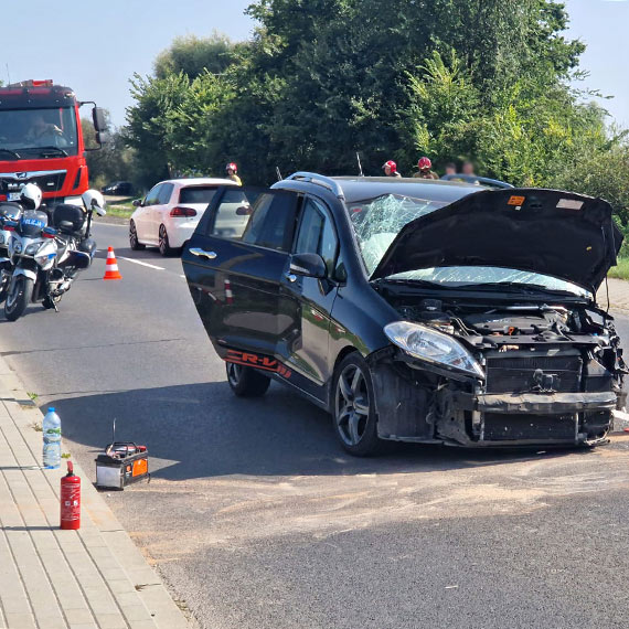 Kierowca zasnął za kierownicą, doszło do zderzenia czołowego